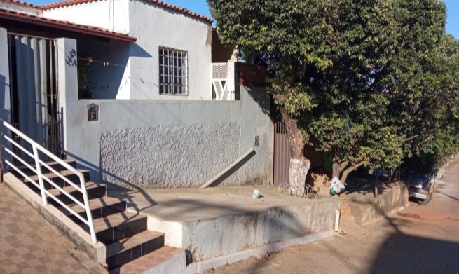 Casa ótimo local, Rua Vale Formoso 1449a B. Kennedy, Gov. Valadares MG